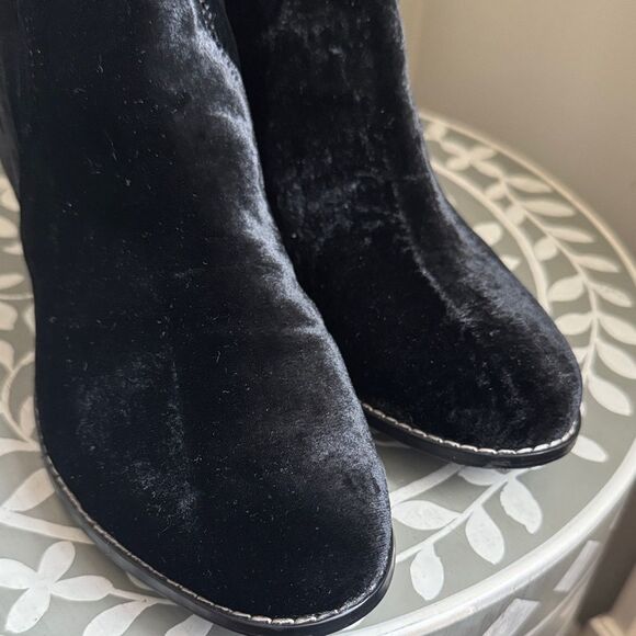 Libby Edelman Black Textured Heeled Boots sz 7.5 - Picture 11 of 16